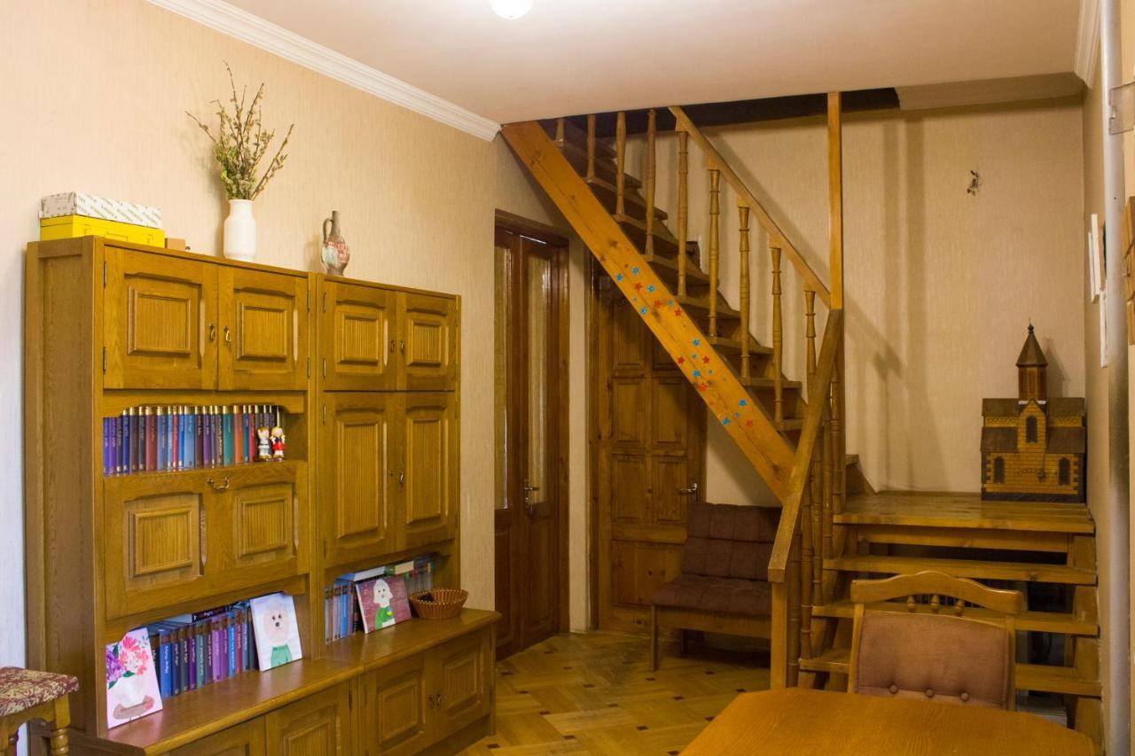 Nino'S Guest House Tbilisi Esterno foto