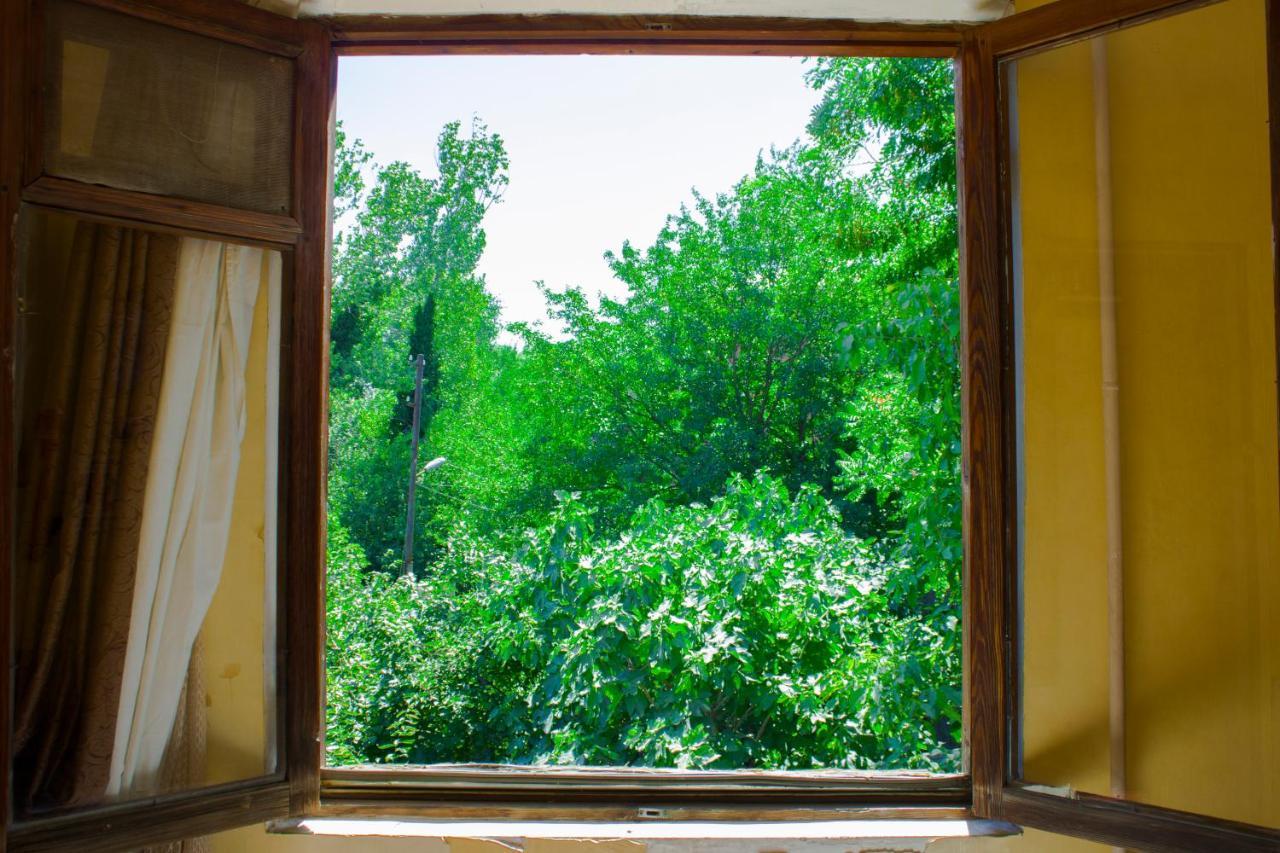 Nino'S Guest House Tbilisi Esterno foto